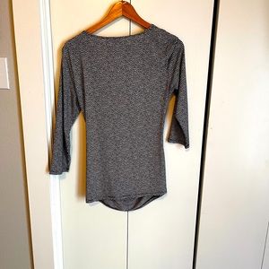 professional top for work, church or an event. Chaus Brand, black-white, Size M